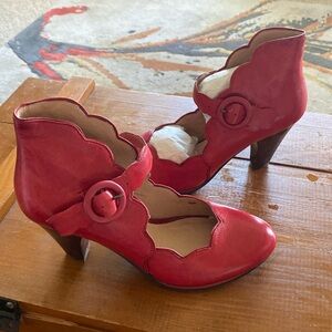 MIZ MOOZ NYC RED CARISSA SIZE 8